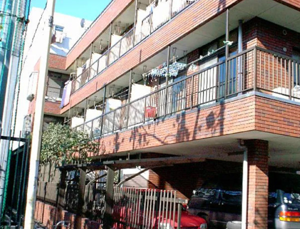 第一伸和マンションの外観