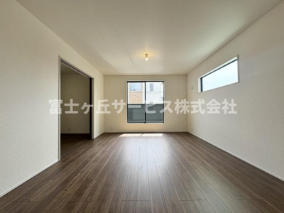 【居間・リビング】 | 静岡市葵区桜町2丁目 新築一戸建て 1号棟 | リビングです