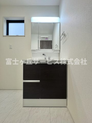 【独立洗面台】 | 静岡市葵区桜町2丁目 新築一戸建て 1号棟 | 朝の身支度に便利な独立洗面台です