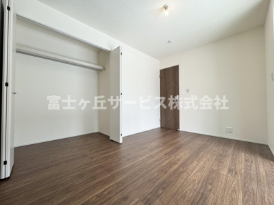 【寝室】 | 静岡市葵区桜町2丁目 新築一戸建て 1号棟 | 落ち着いて過ごせる寝室です