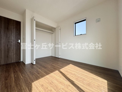 【洋室】 | 静岡市葵区桜町2丁目 新築一戸建て 1号棟 | バルコニーに面した洋室です