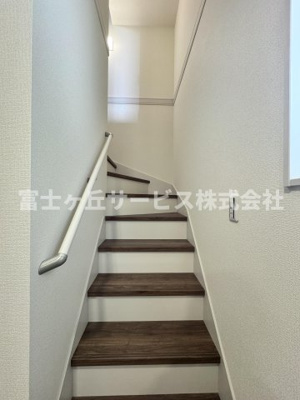 【その他】 | 静岡市葵区桜町2丁目 新築一戸建て 1号棟 | 階段です
