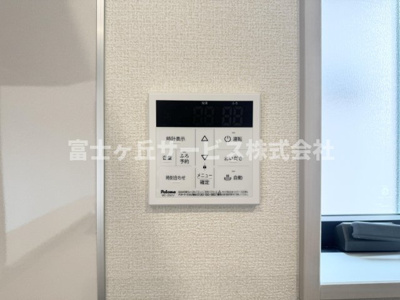 【発電・温水設備】 | 静岡市葵区桜町2丁目 新築一戸建て 1号棟 | リビングからも操作ができて便利です