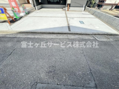 【駐車場】 | 静岡市葵区桜町2丁目 新築一戸建て 1号棟 | 車種により2台駐車可能です
