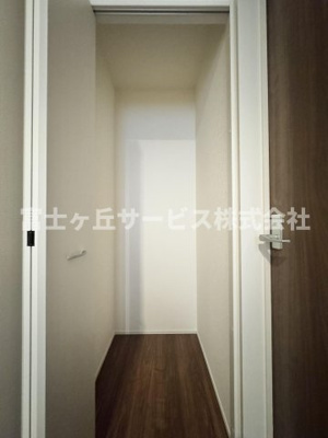 【収納】 | 静岡市葵区桜町2丁目 新築一戸建て 1号棟 | 玄関にあるシューズクロークです