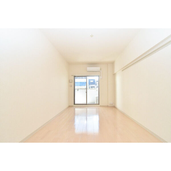 Gramercy Sakaeの居間・リビング