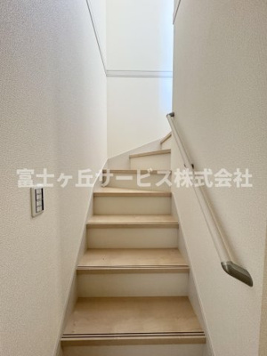 【その他】 | 静岡市葵区桜町2丁目 新築一戸建て 2号棟 | 階段です