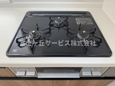 【その他】 | 静岡市葵区桜町2丁目 新築一戸建て 2号棟 | 3口コンロがあります