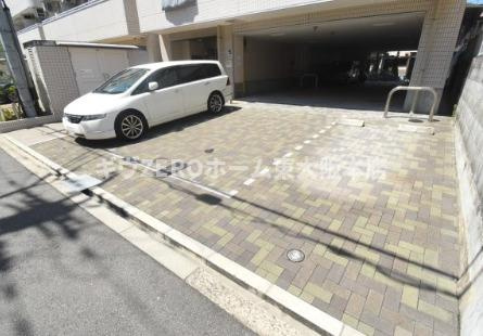クレールソフィア都島の駐車場