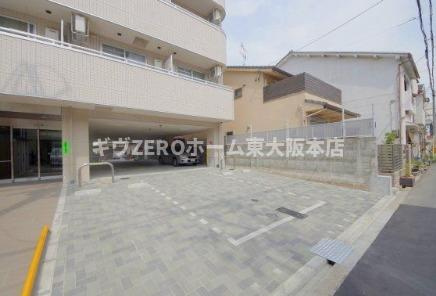 クレールソフィア都島の駐車場