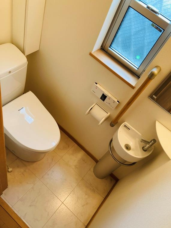 浜田山戸建のトイレ