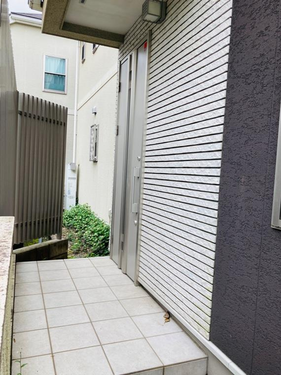 浜田山戸建のエントランス