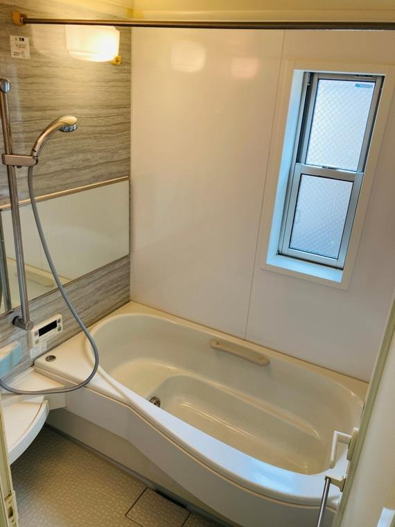 浜田山戸建の浴室