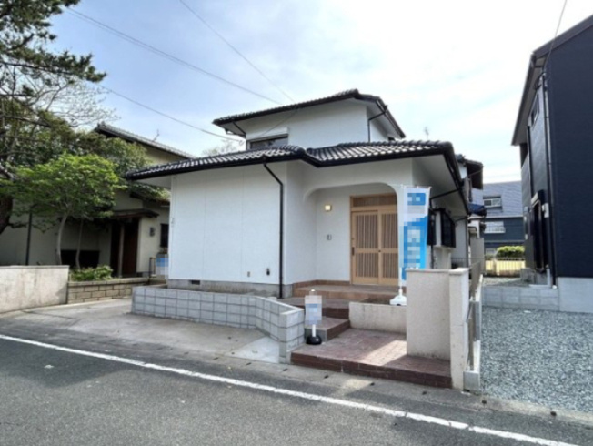 【外観】 | 筑紫野市大字下見　戸建て | 外壁塗装も完了しているので雨漏り等の心配もありません。車通りが少なく落ち着きのあるエリアです