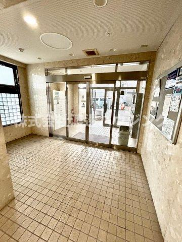 グランドステージ江坂のエントランス