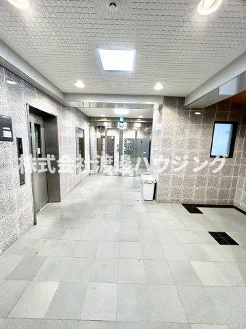 GROOVE江坂のエントランス