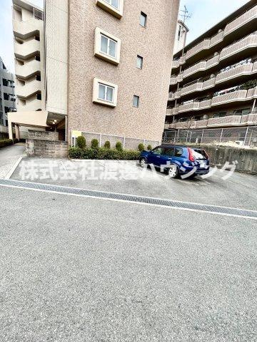 GROOVE江坂の駐車場