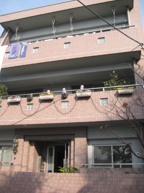 ファミーユ若葉の外観