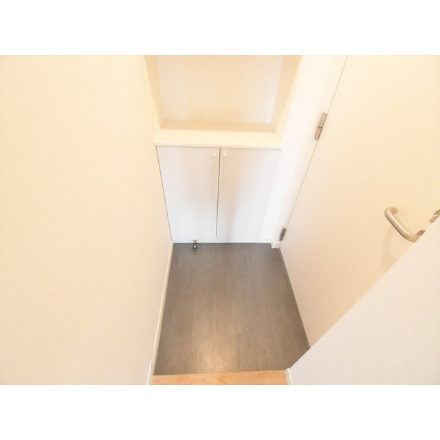 オーパスホームズ三田の玄関