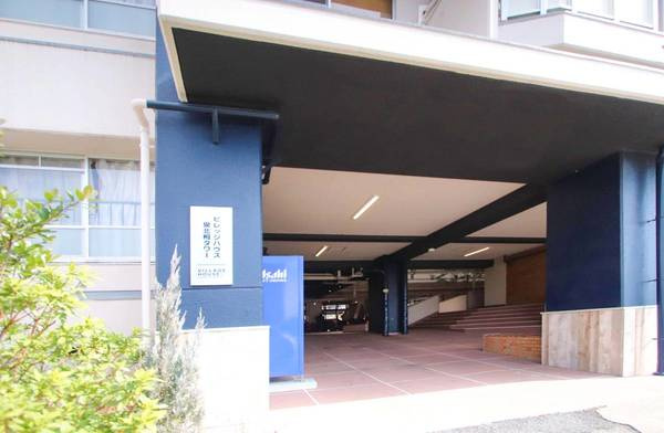 ビレッジハウス泉北栂タワー1号棟のエントランス