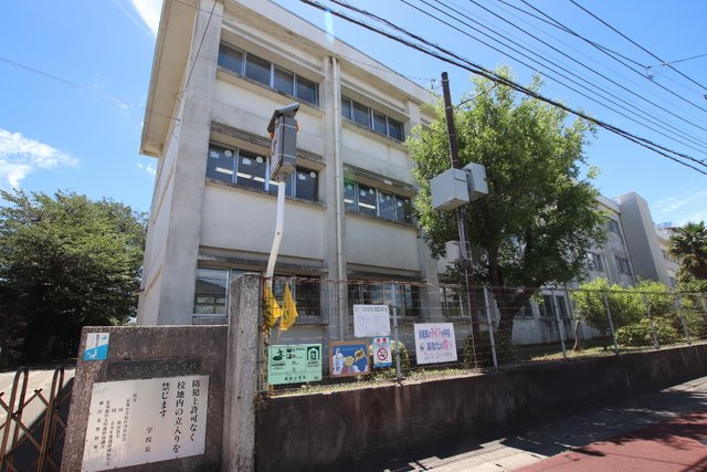 藤沢市立長後小学校まで450ｍ