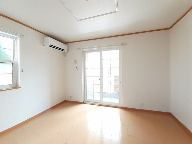 トパーズＡの居間・リビング|ゆったり過ごせる居間です