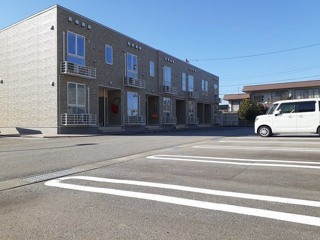 ファインハルエールⅤの駐車場|駐車スペースもあります