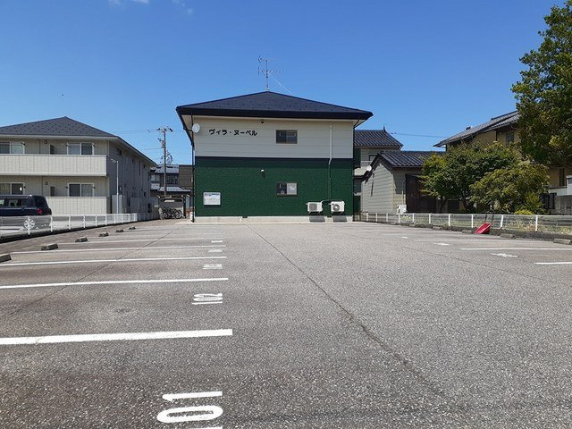 ヴィラ・ヌーベルの駐車場|カースペースがあります