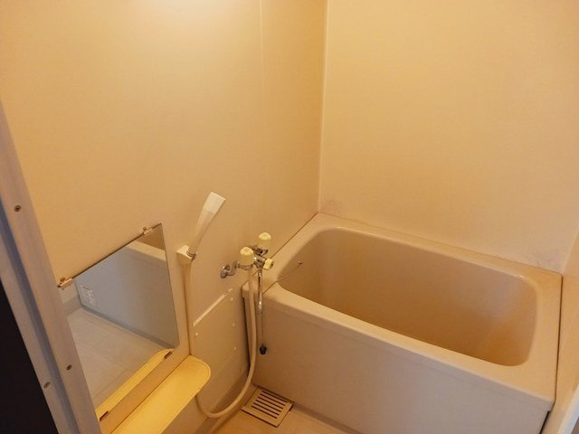 ヴィラ・ヌーベルの浴室|日々の疲れを癒すお風呂付です