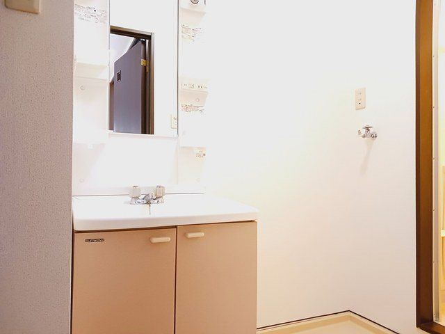 ヴィラ・ヌーベルの洗面所|コンパクトで使いやすい洗面所