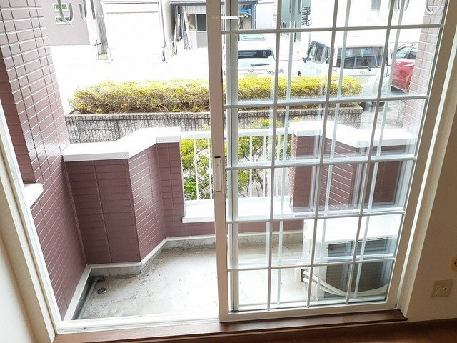 メゾン東明のバルコニー|暖かな日差しのふりそそぐバルコニー