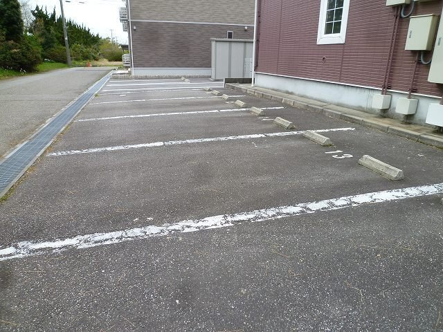 メゾン東明の駐車場|カースペースがあります