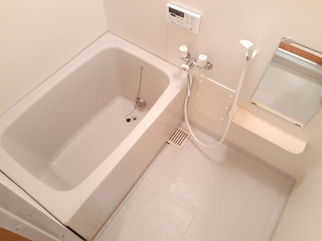 メゾン東明の浴室|日々の疲れを癒すお風呂付です