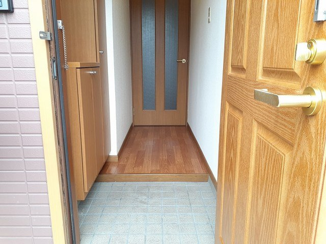 メゾン東明の玄関|収納もある玄関です