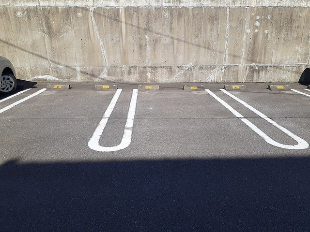 レオーネの駐車場|駐車場があるので、車を買う予定の方も安心です