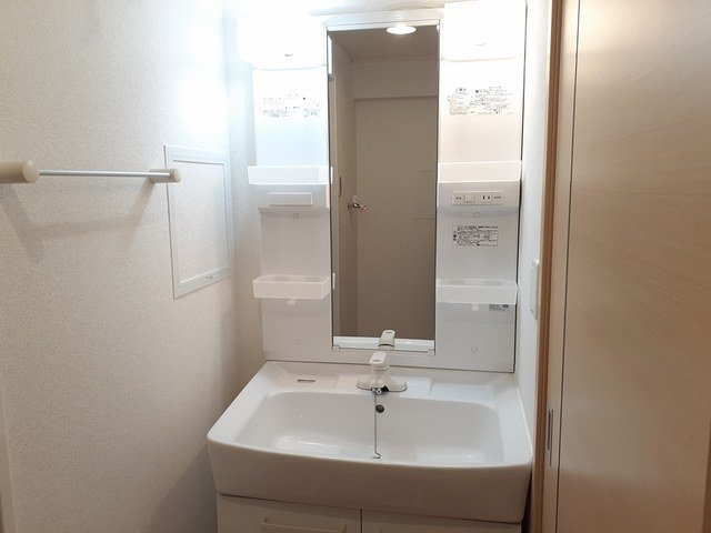 レオーネの洗面所|ゆったりとスペースのある洗面所