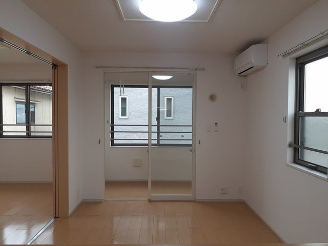 マーブル　Ⅲの居間・リビング|こちらのリビングで趣味の時間をお楽しみください