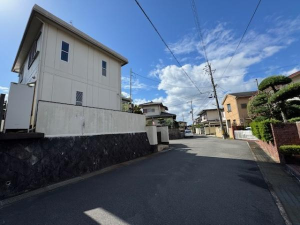 【前面道路含む現地写真】