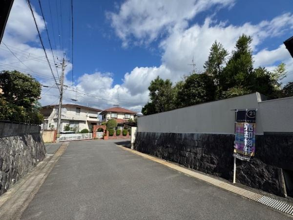 【前面道路含む現地写真】