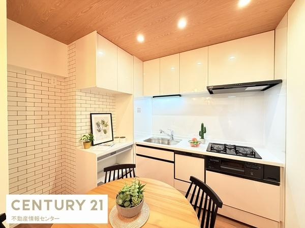 【内装】 | エバーグリーン住吉 | キッチン別アングル