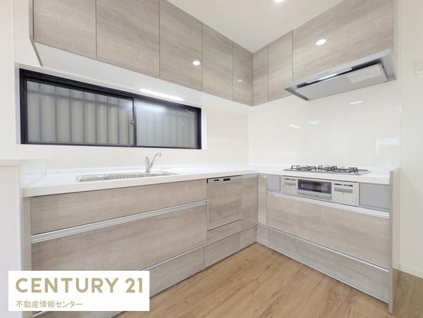 【キッチン】 | 港区市岡元町2丁目　中古戸建 | 食器洗浄乾燥機付きのシステムキッチンに新調されております！使い勝手のいい機能があるキッチンはうれしいポイントです！