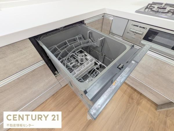【キッチン】 | 港区市岡元町2丁目　中古戸建 | 食器洗浄乾燥機付きのシステムキッチンに新調されております！使い勝手のいい機能があるキッチンはうれしいポイントです！