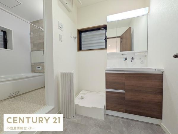 【独立洗面台】 | 港区市岡元町2丁目　中古戸建 | 三面鏡の独立洗面台も新調済みです！