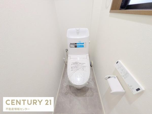【トイレ】 | 港区市岡元町2丁目　中古戸建 | 温水洗浄機能付きトイレ新調済みです！