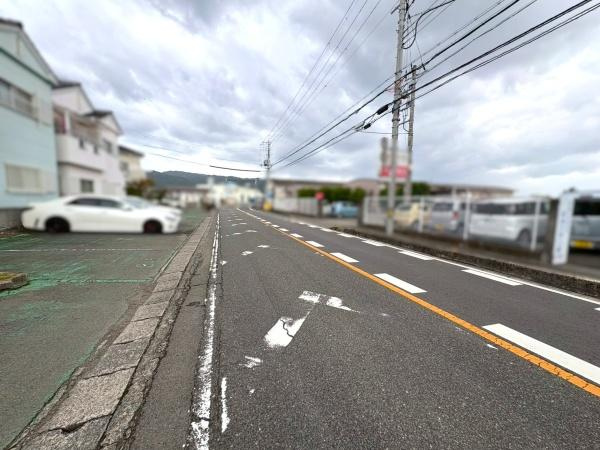 和歌山市小豆島　中古戸建の前面道路含む現地写真