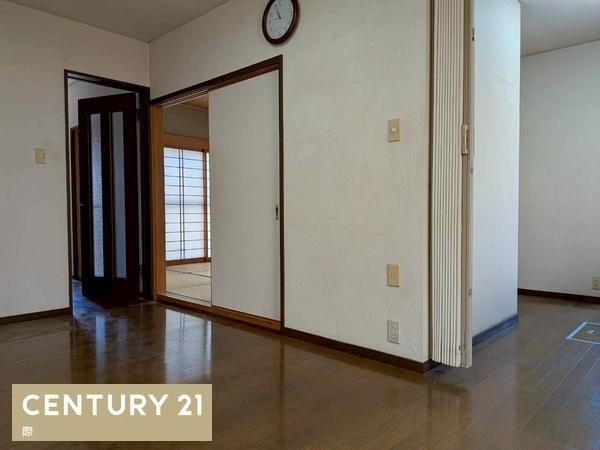 海南市岡田　中古戸建の居間・リビング