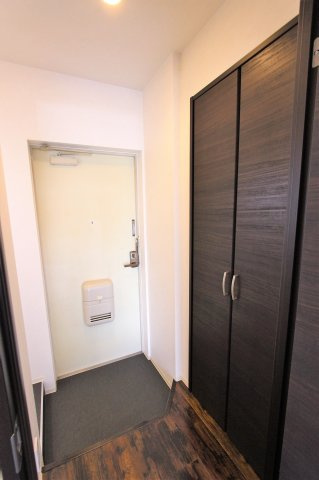 レジデンス八竜の玄関