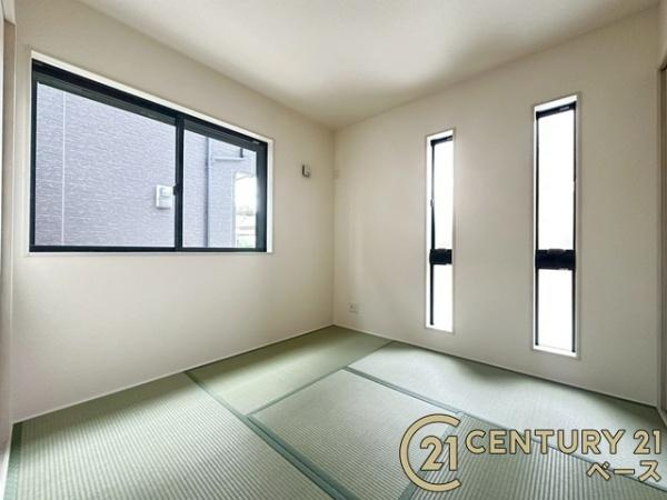 リーブルガーデン平野 １号棟 ／新築一戸建の和室|■現地撮影写真■リビング隣接タイプの和室です！布団なども入る大容量の収納を完備！