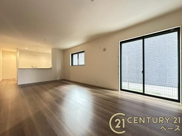 リーブルガーデン平野 ２号棟 ／新築一戸建の居間・リビング|■現地撮影写真■家族団欒も快適な広々としたリビング！