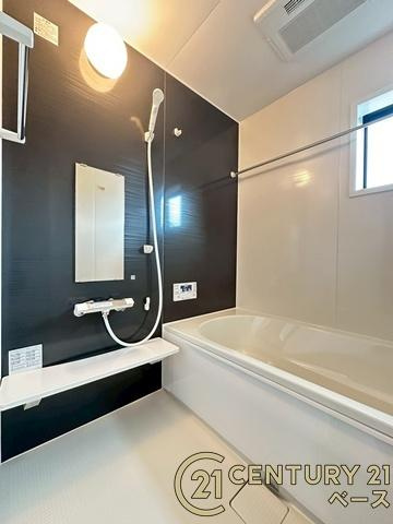 リーブルガーデン平野 ２号棟 ／新築一戸建の浴室|■現地撮影写真■浴室暖房乾燥機を完備！ゆったりした浴槽での入浴は疲れも癒してくれます！